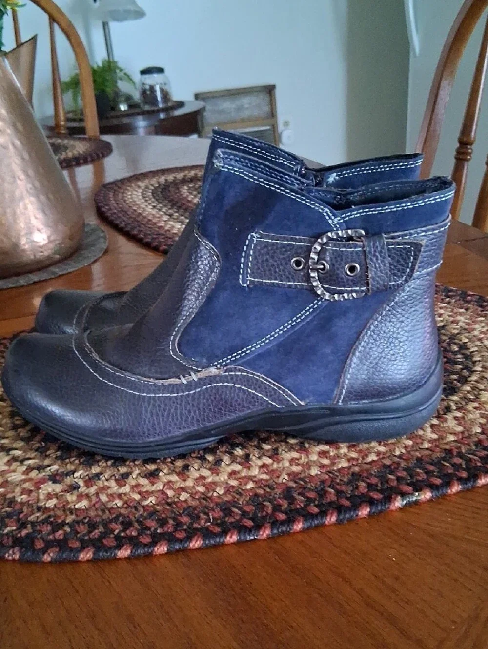 Earth Origins Navy Suede Leather Ankle Boots Sz.8.5